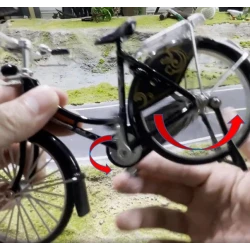 Miniatuur fiets met echt werkende trappers