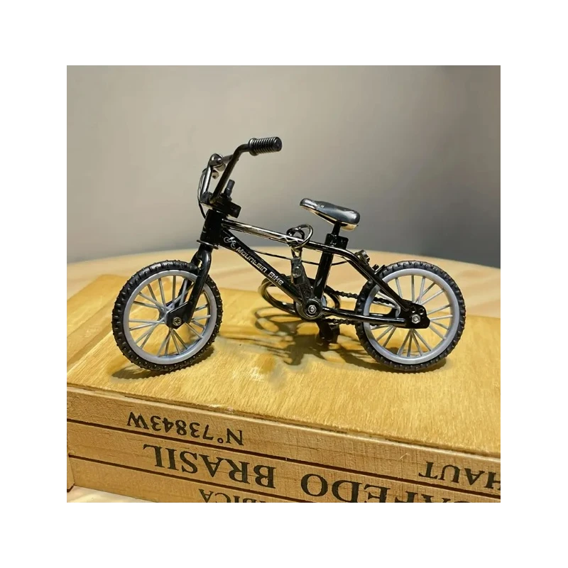 Miniatuur fiets met echt werkende trappers