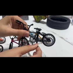 Miniatuur fiets met echt werkende trappers