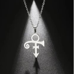 Collier avec pendentif...