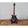 Gitaar van Brian May  - QUEEN -  tribute signed